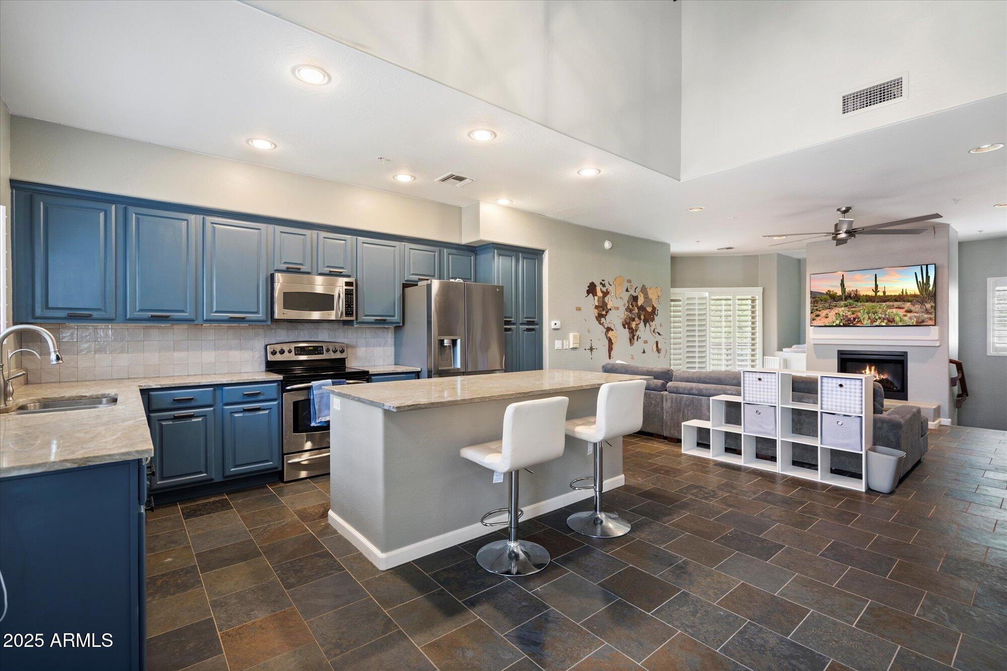 3935 E ROUGH RIDER Road 1164