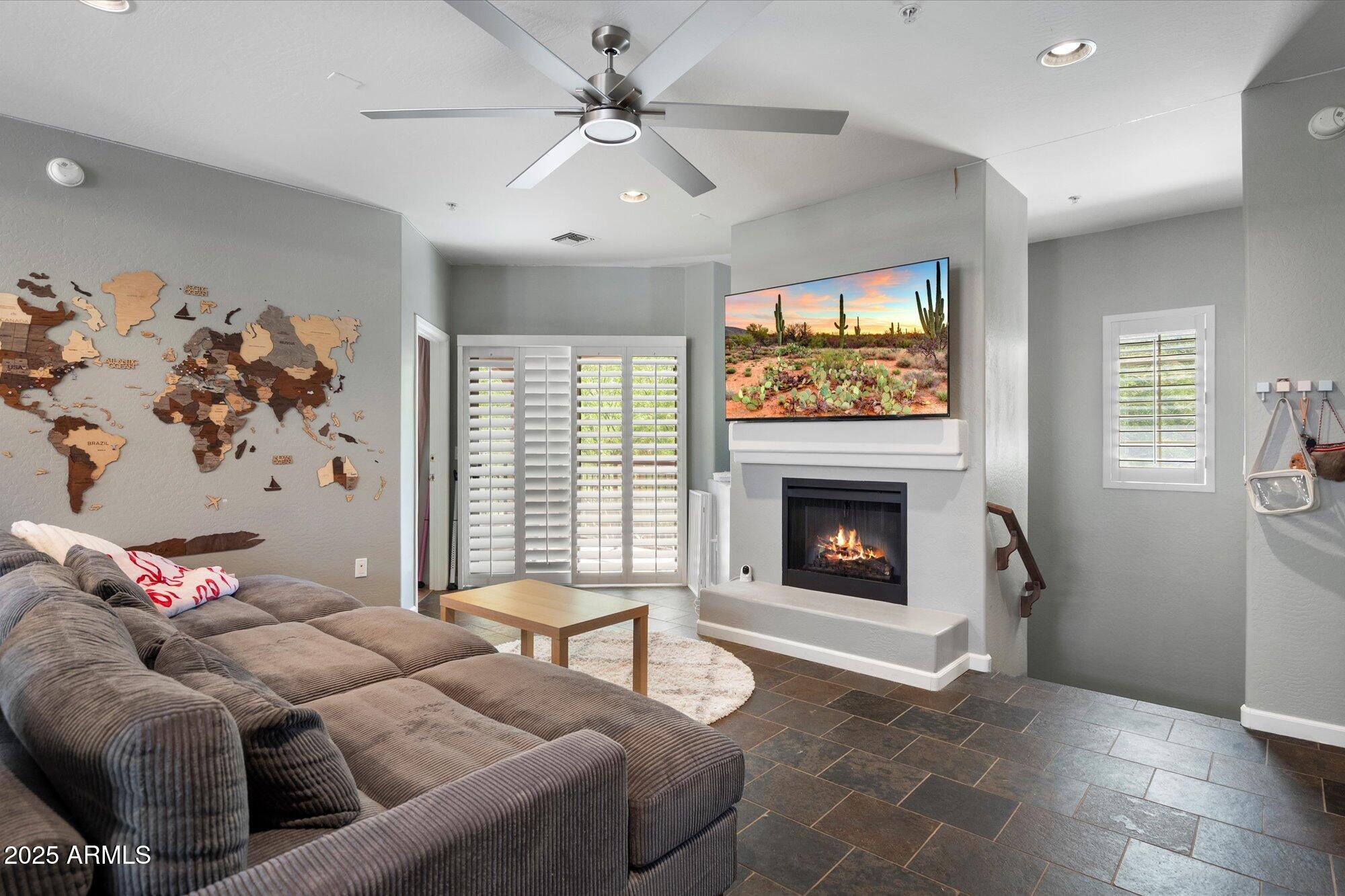 3935 E ROUGH RIDER Road 1164