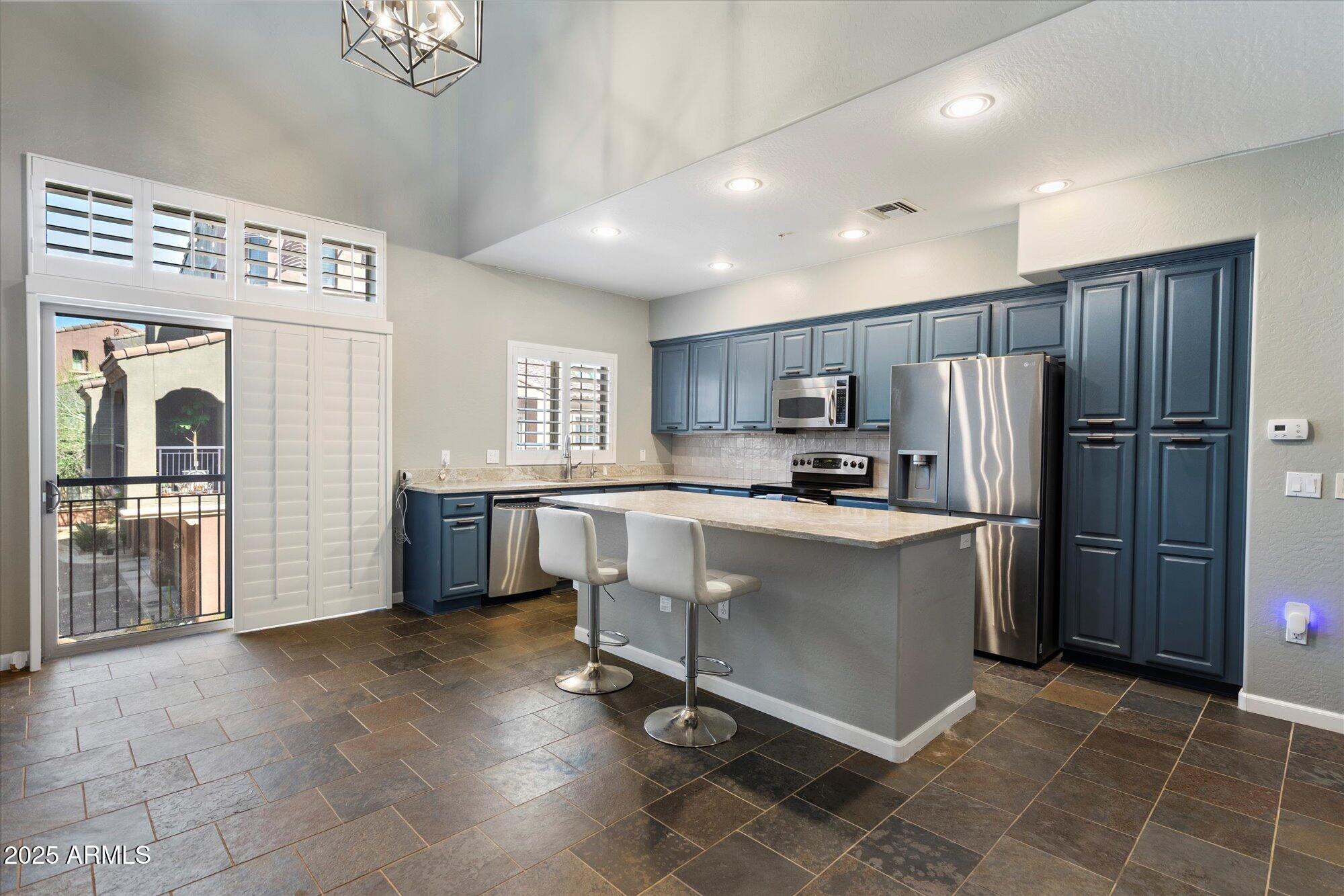 3935 E ROUGH RIDER Road 1164