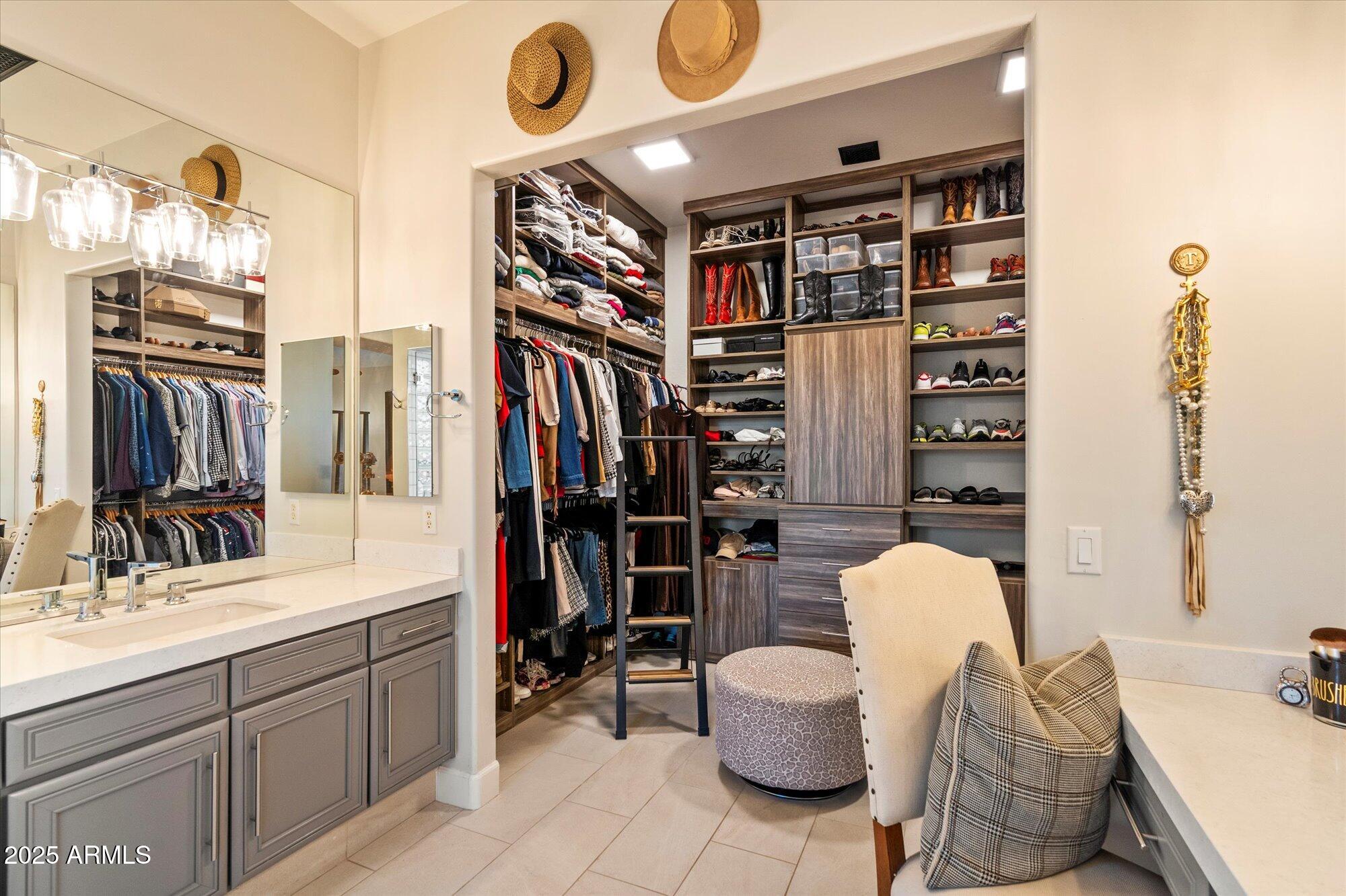 5232 E Hashknife Road