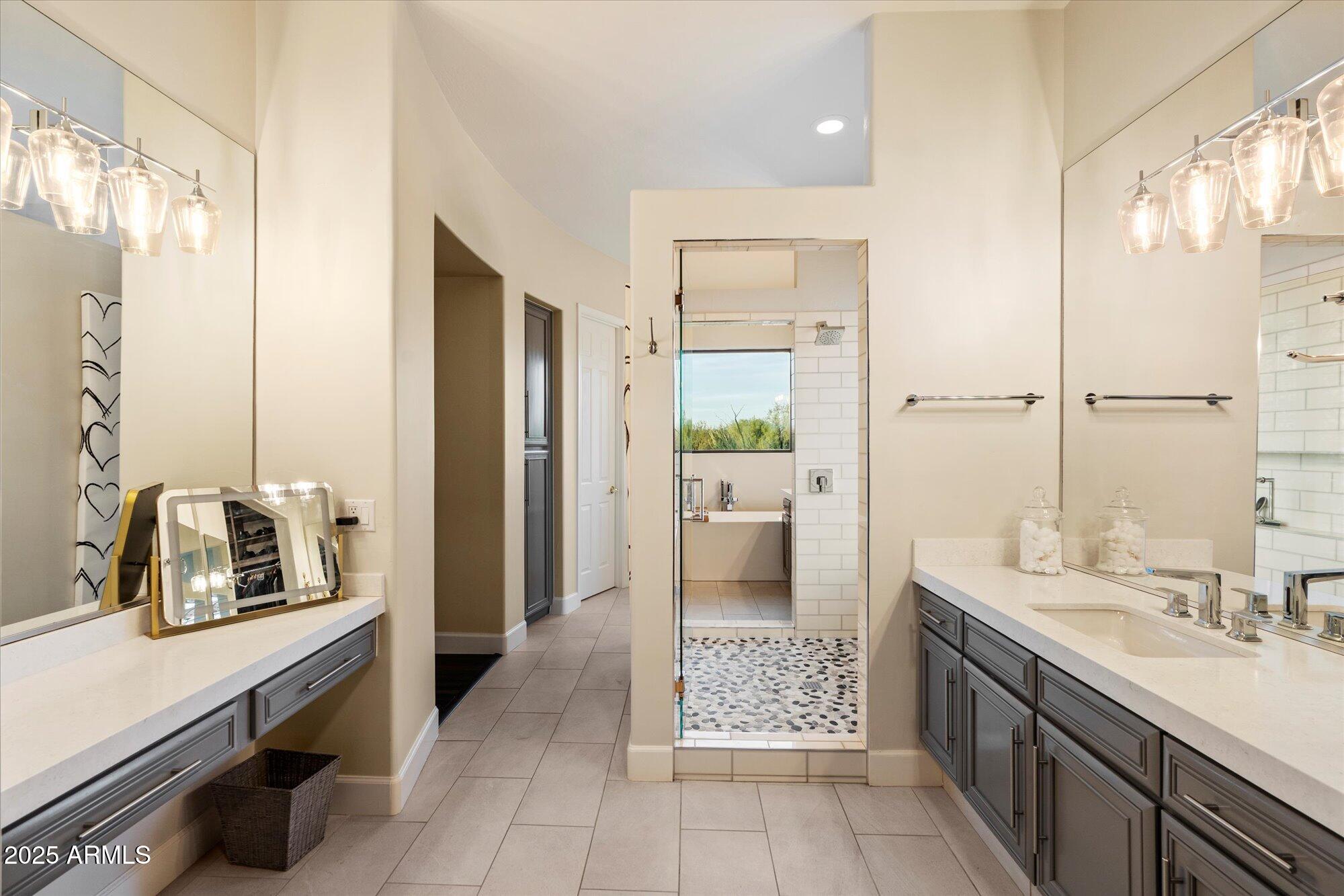 5232 E Hashknife Road