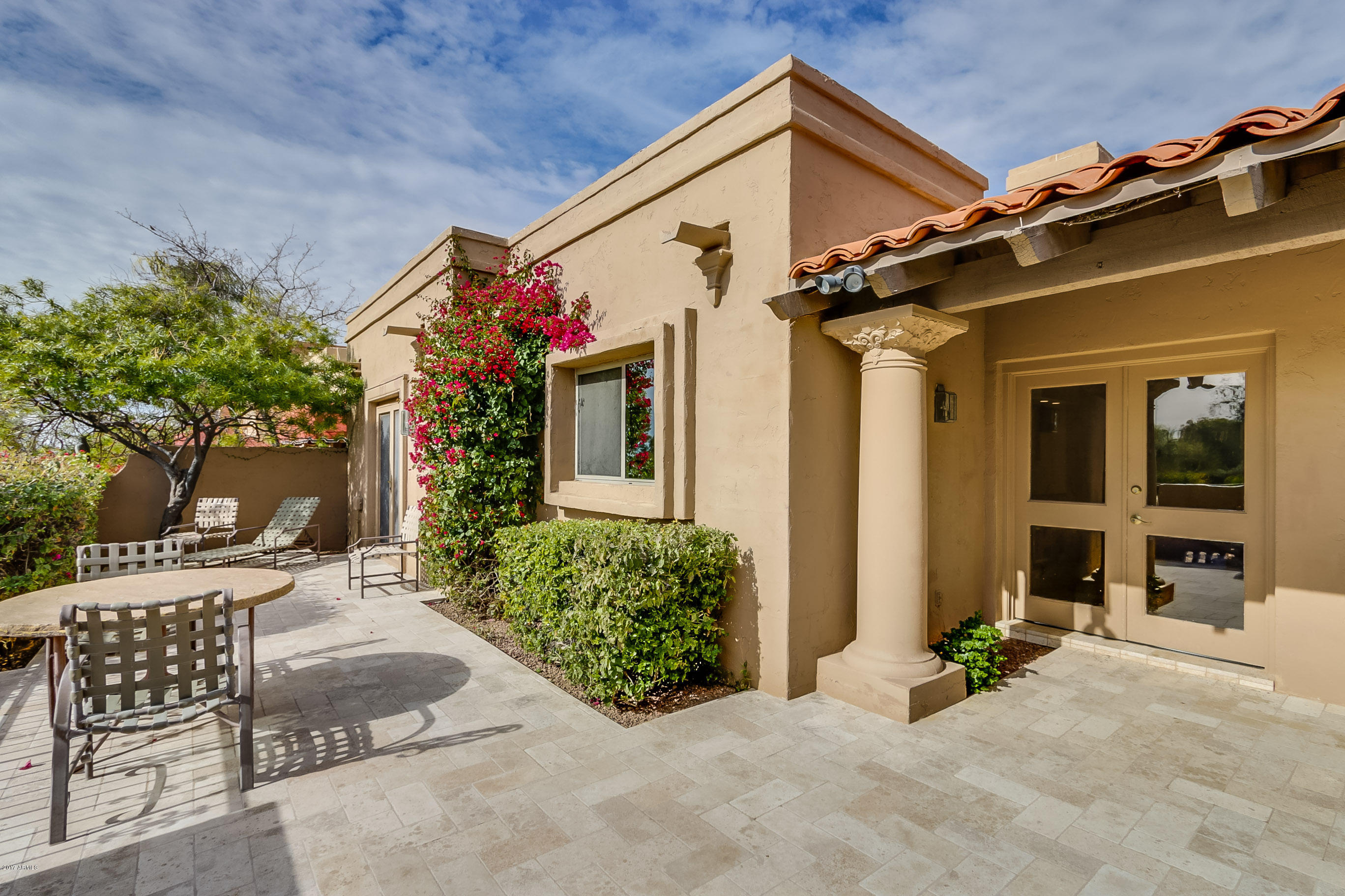 8711 E PARAISO Drive