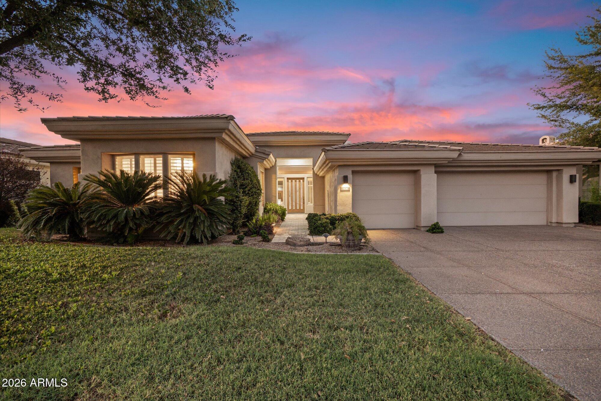 7436 E TUCKEY Lane