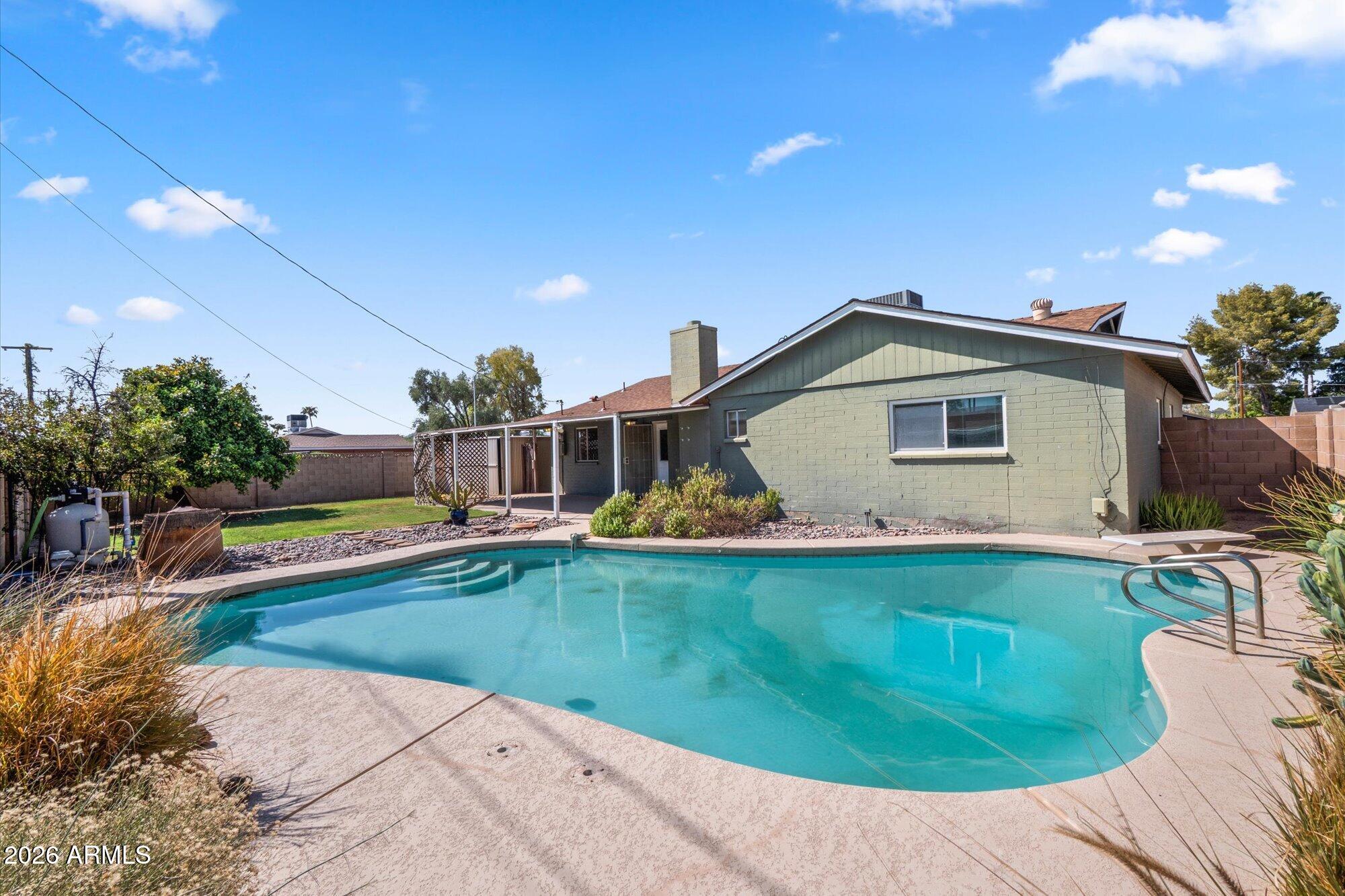 8403 E INDIANOLA Avenue