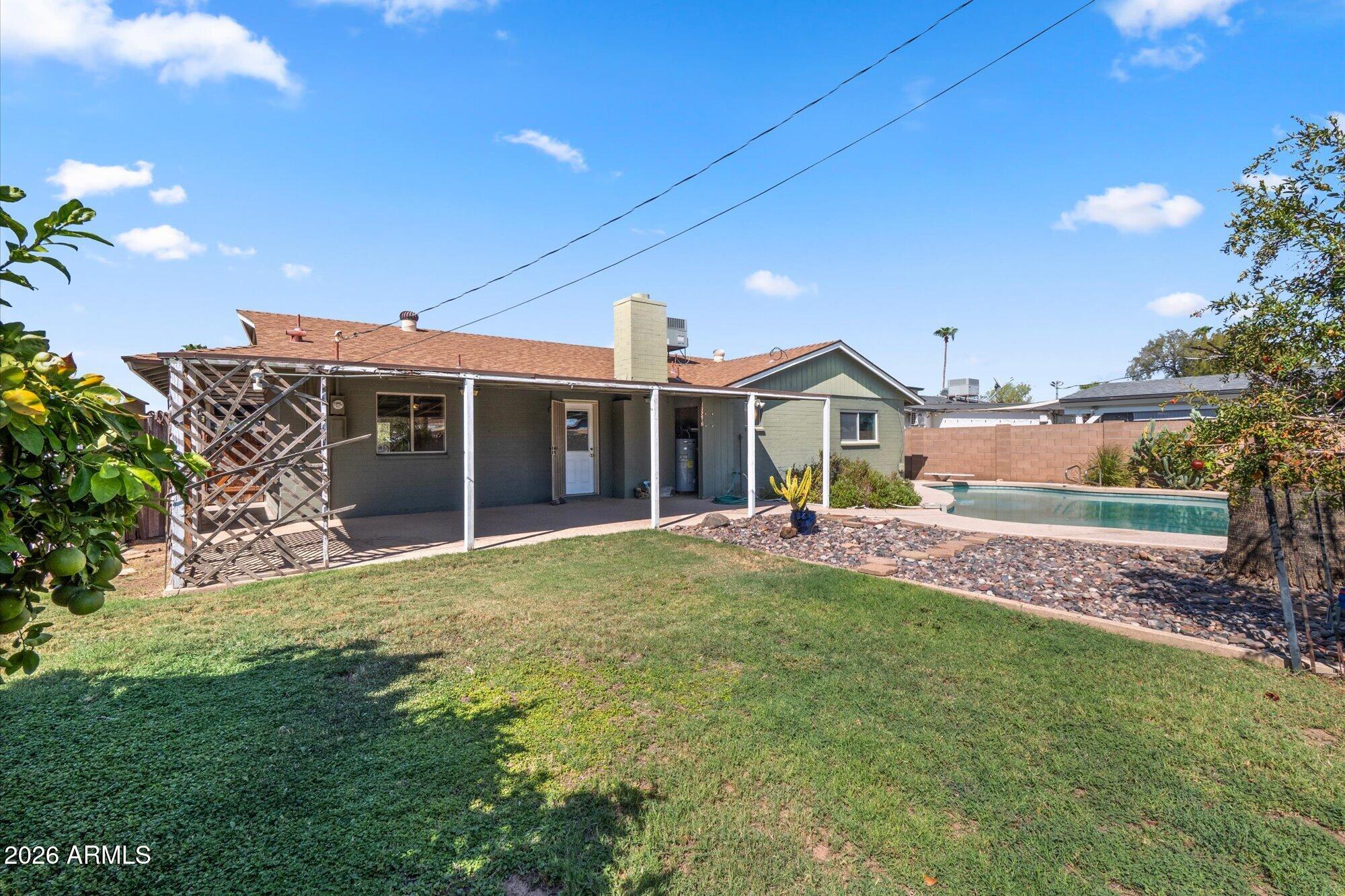 8403 E INDIANOLA Avenue