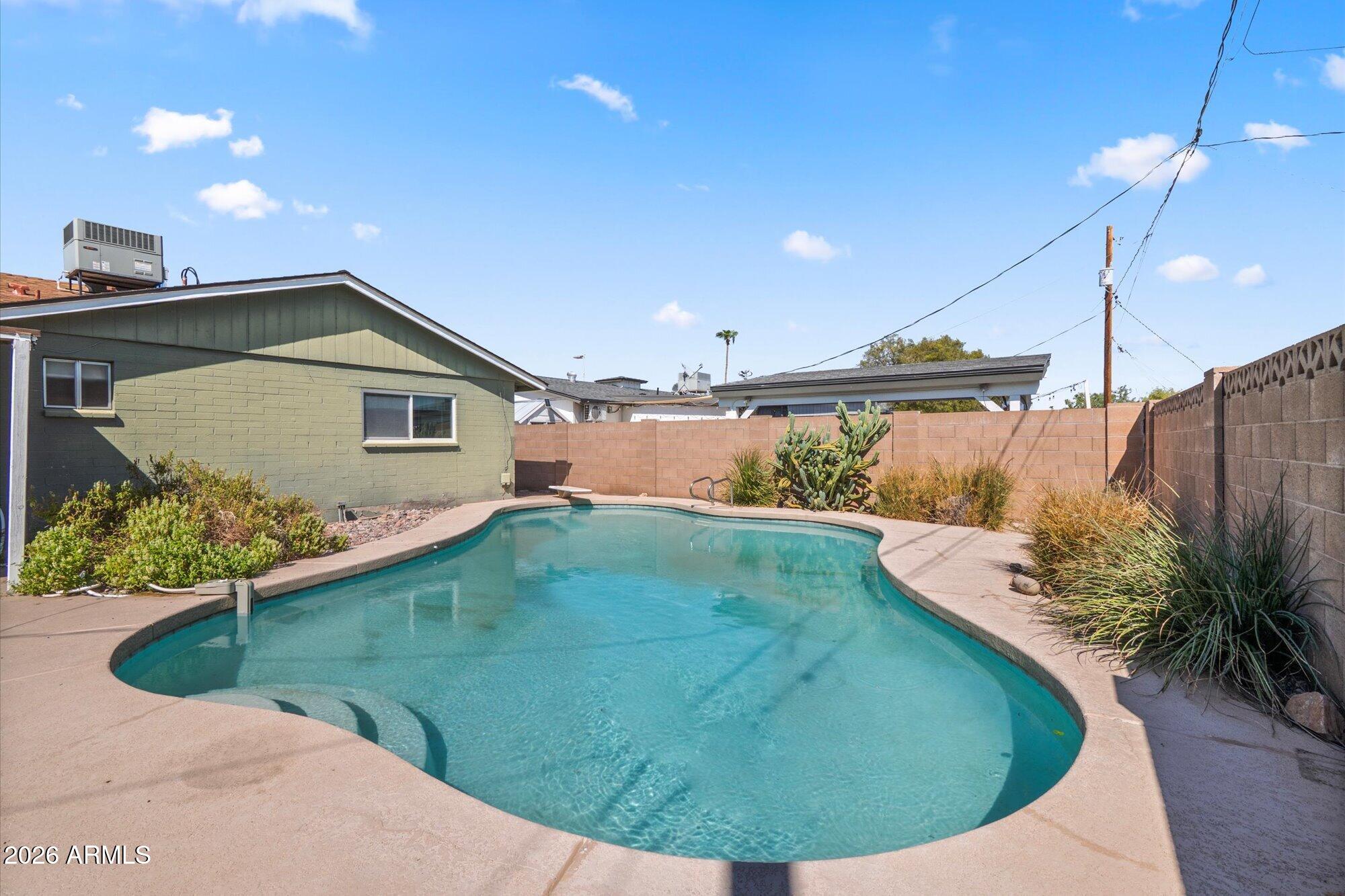 8403 E INDIANOLA Avenue