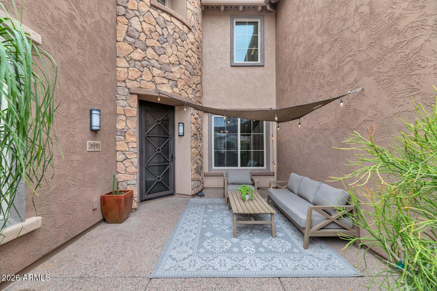 3911 E Cat Balue Drive