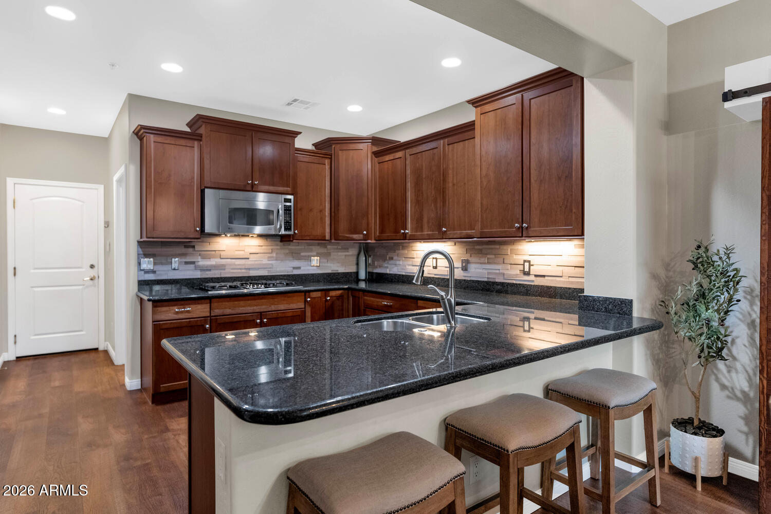 3911 E Cat Balue Drive