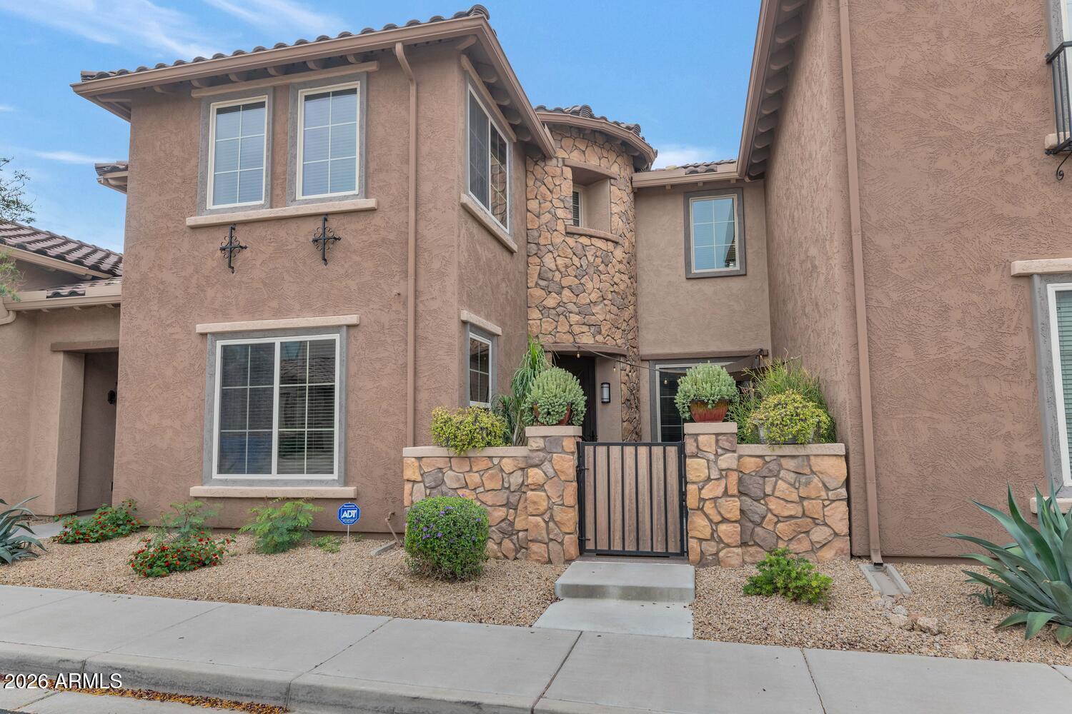 3911 E Cat Balue Drive