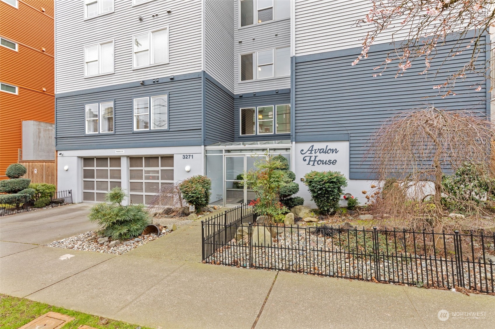 3271 SW Avalon Way #302