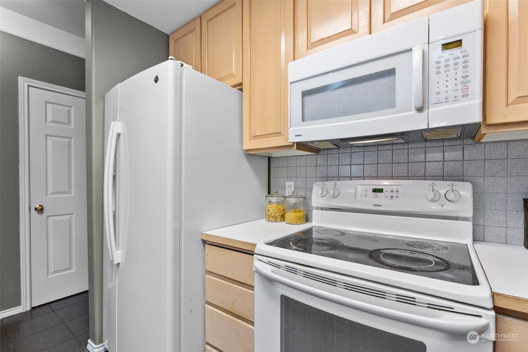 3271 SW Avalon Way #302