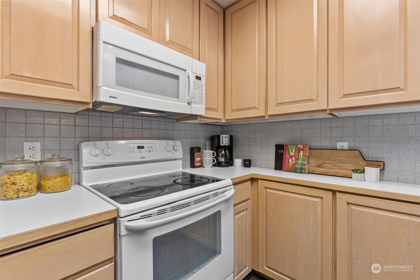 3271 SW Avalon Way #302