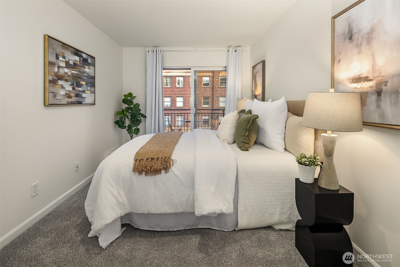 1417 Queen Anne Avenue N Unit: 303