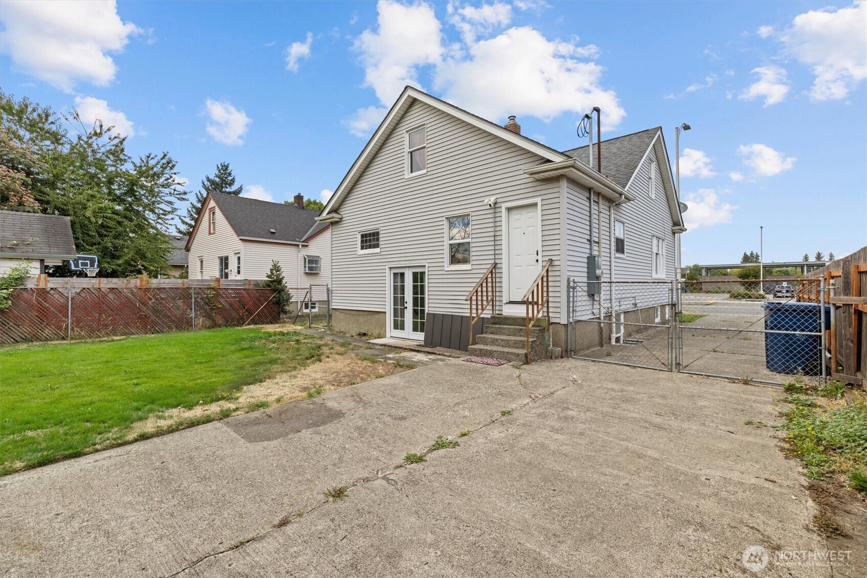 1211 N 3rd Street