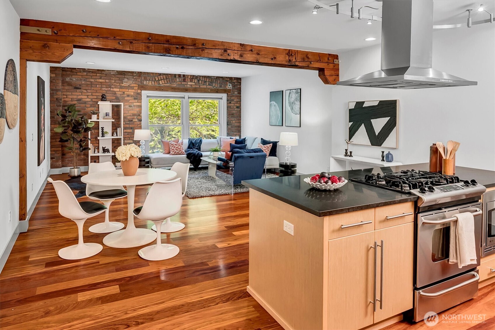 121 S Jackson Street Unit: 4