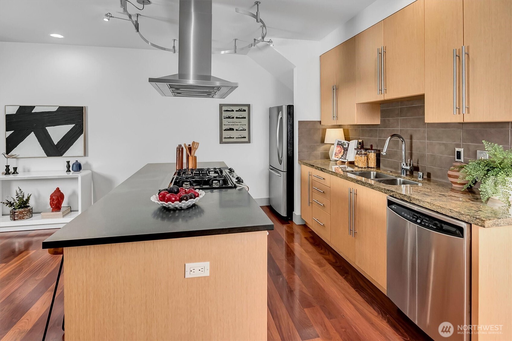 121 S Jackson Street Unit: 4