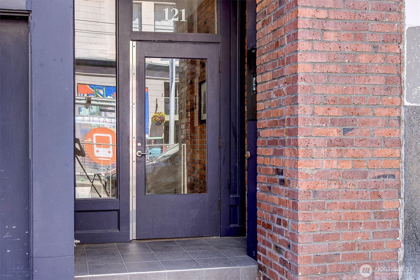 121 S Jackson Street Unit: 4