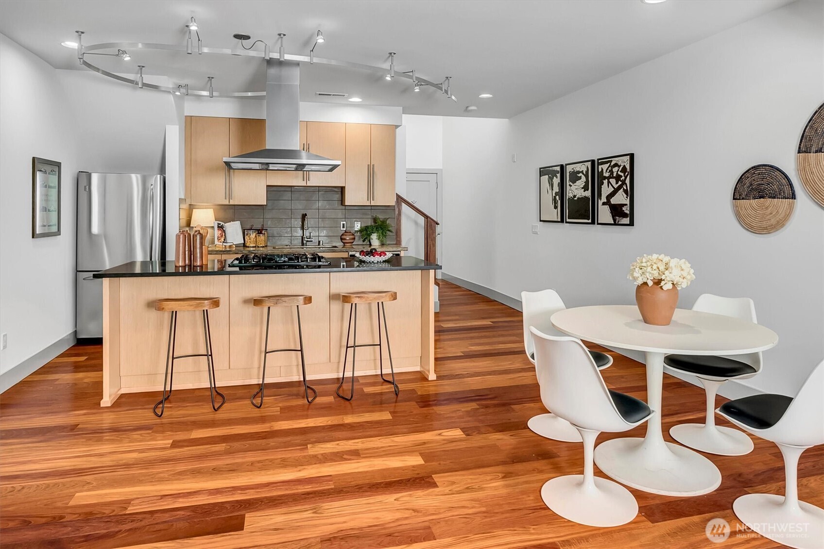 121 S Jackson Street Unit: 4
