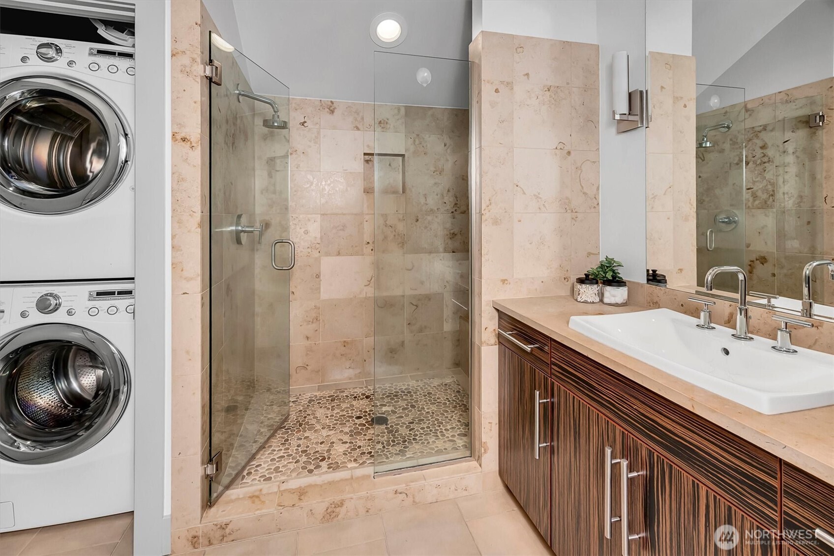 121 S Jackson Street Unit: 4