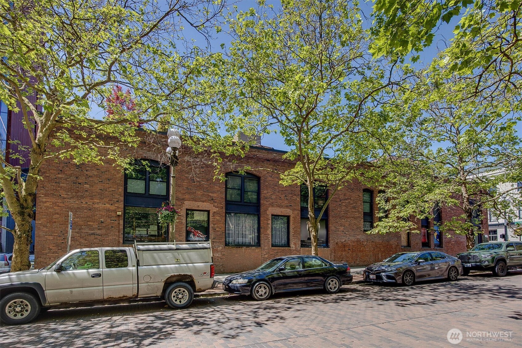 121 S Jackson Street Unit: 4