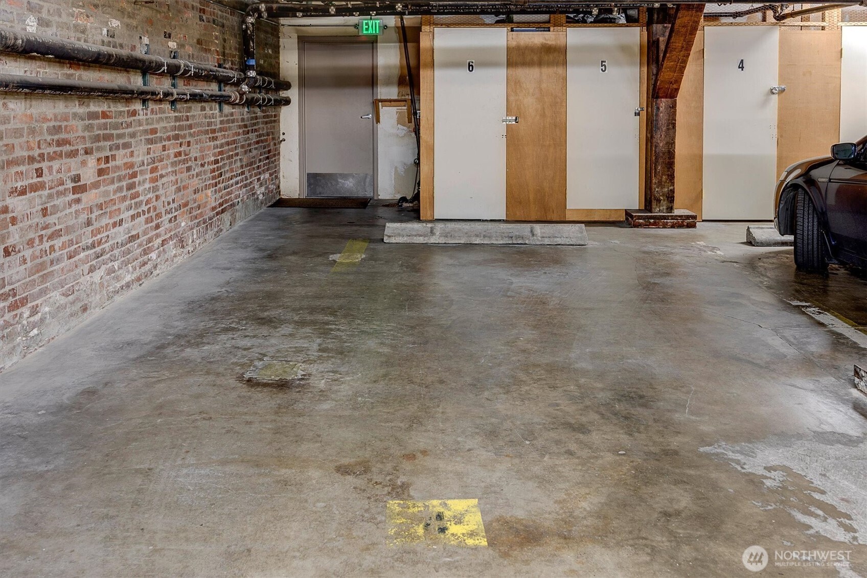 121 S Jackson Street Unit: 4
