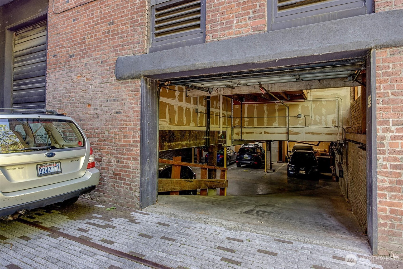 121 S Jackson Street Unit: 4