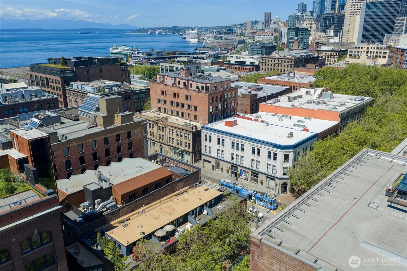 121 S Jackson Street Unit: 4