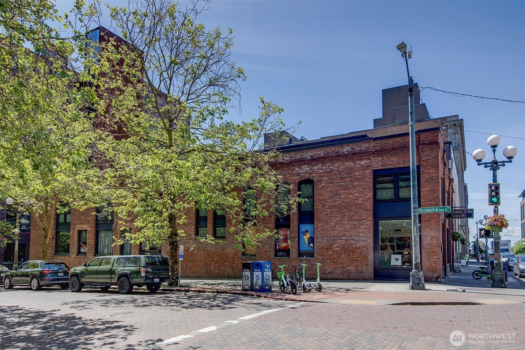 121 S Jackson Street Unit: 4