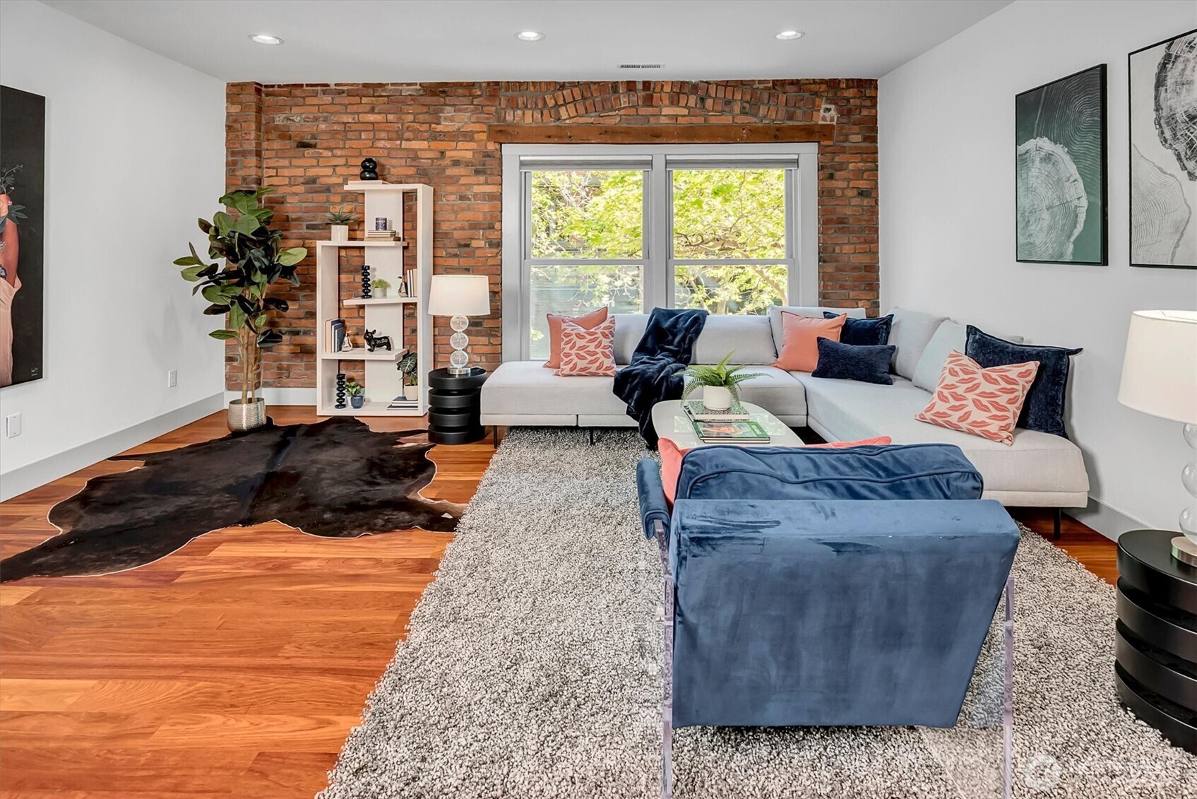 121 S Jackson Street Unit: 4