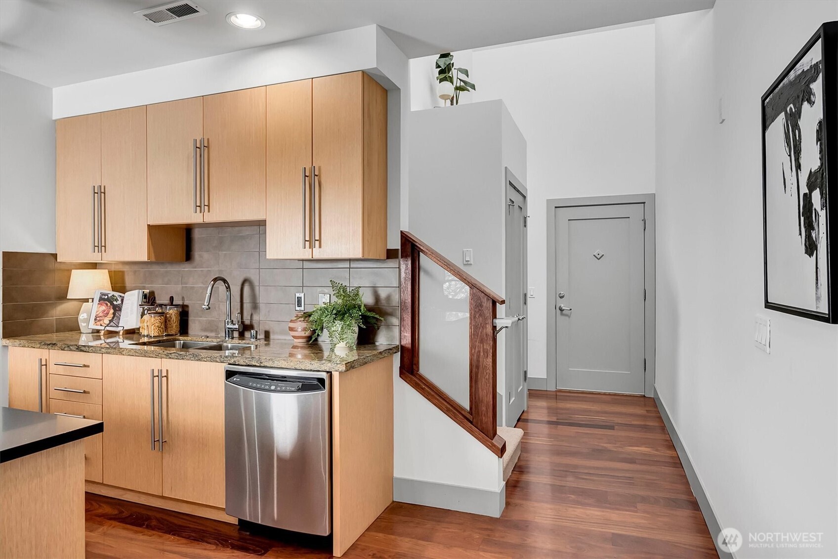 121 S Jackson Street Unit: 4