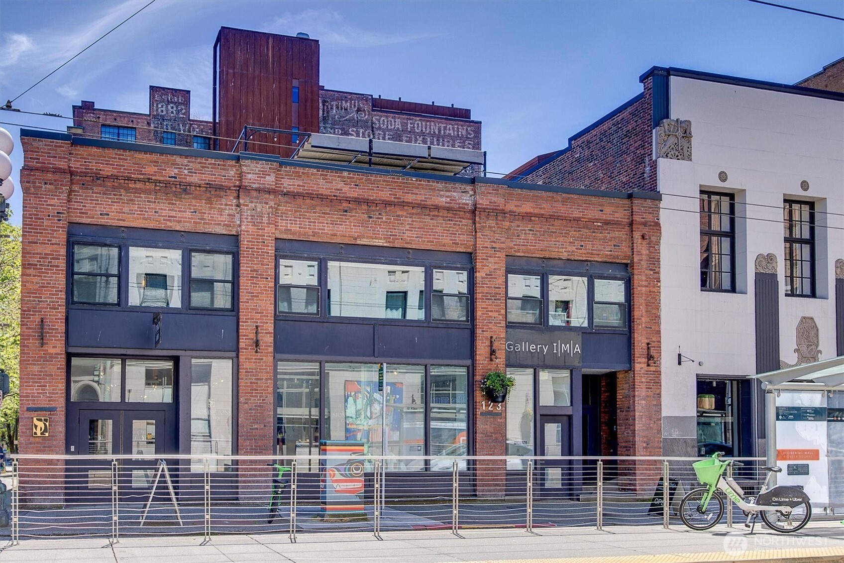 121 S Jackson Street Unit: 4