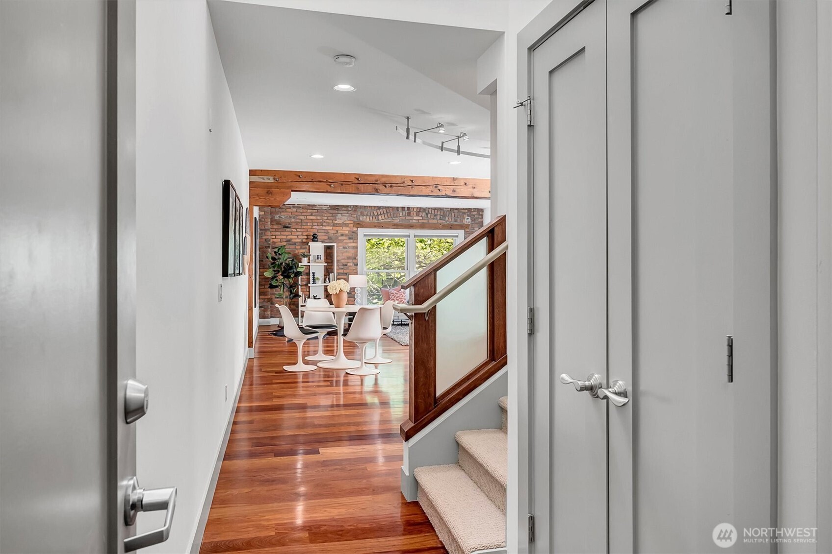 121 S Jackson Street Unit: 4