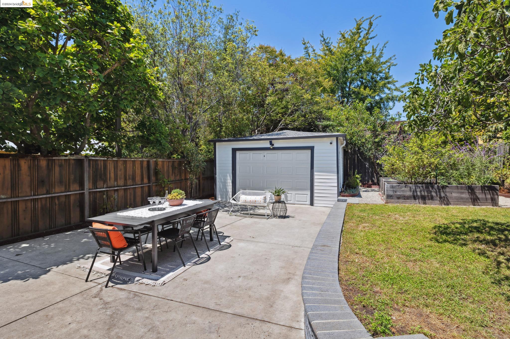 1719 Buena Ave