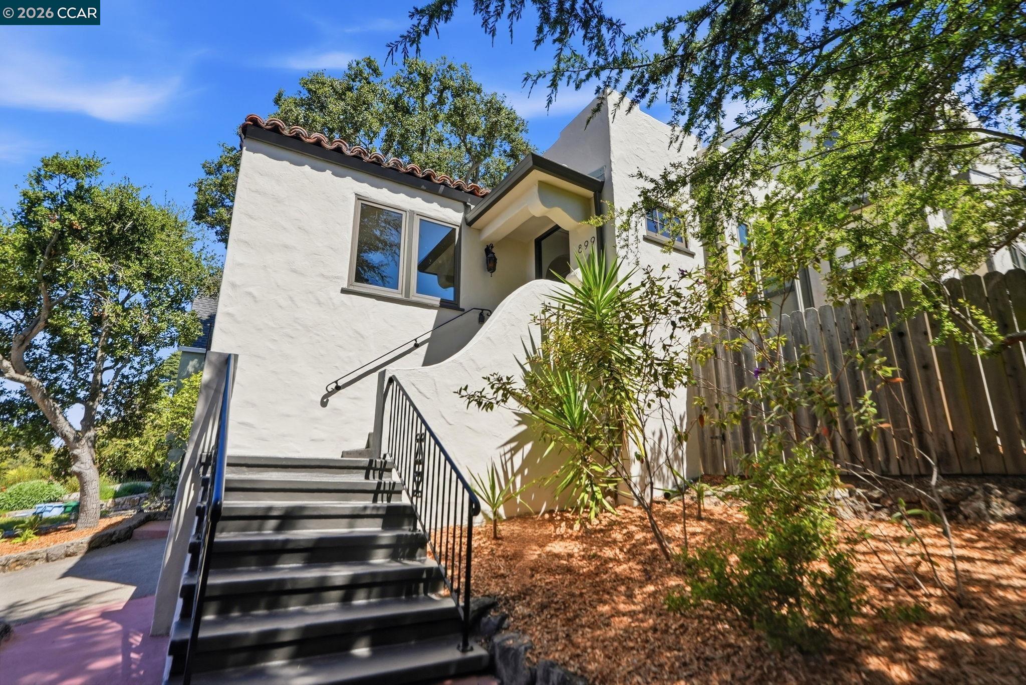 899 Arlington Ave.