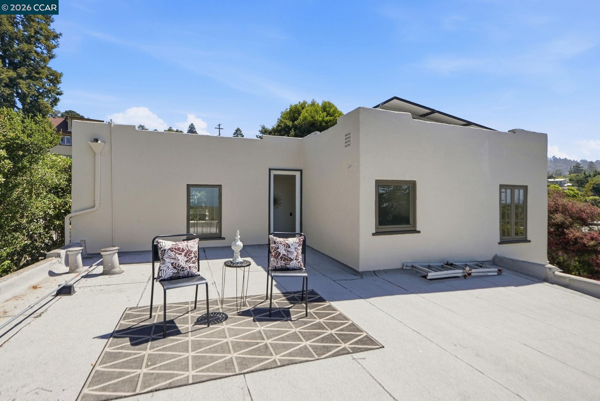 899 Arlington Ave.