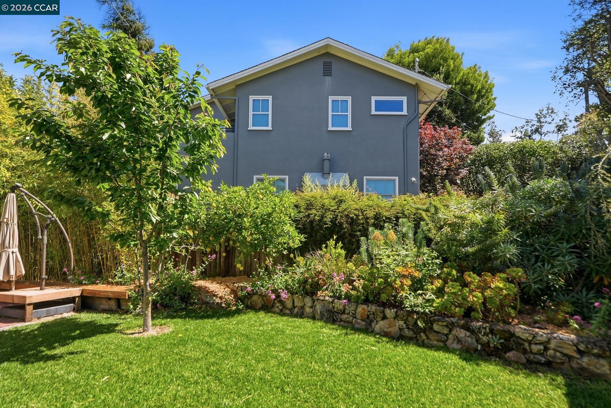 899 Arlington Ave.