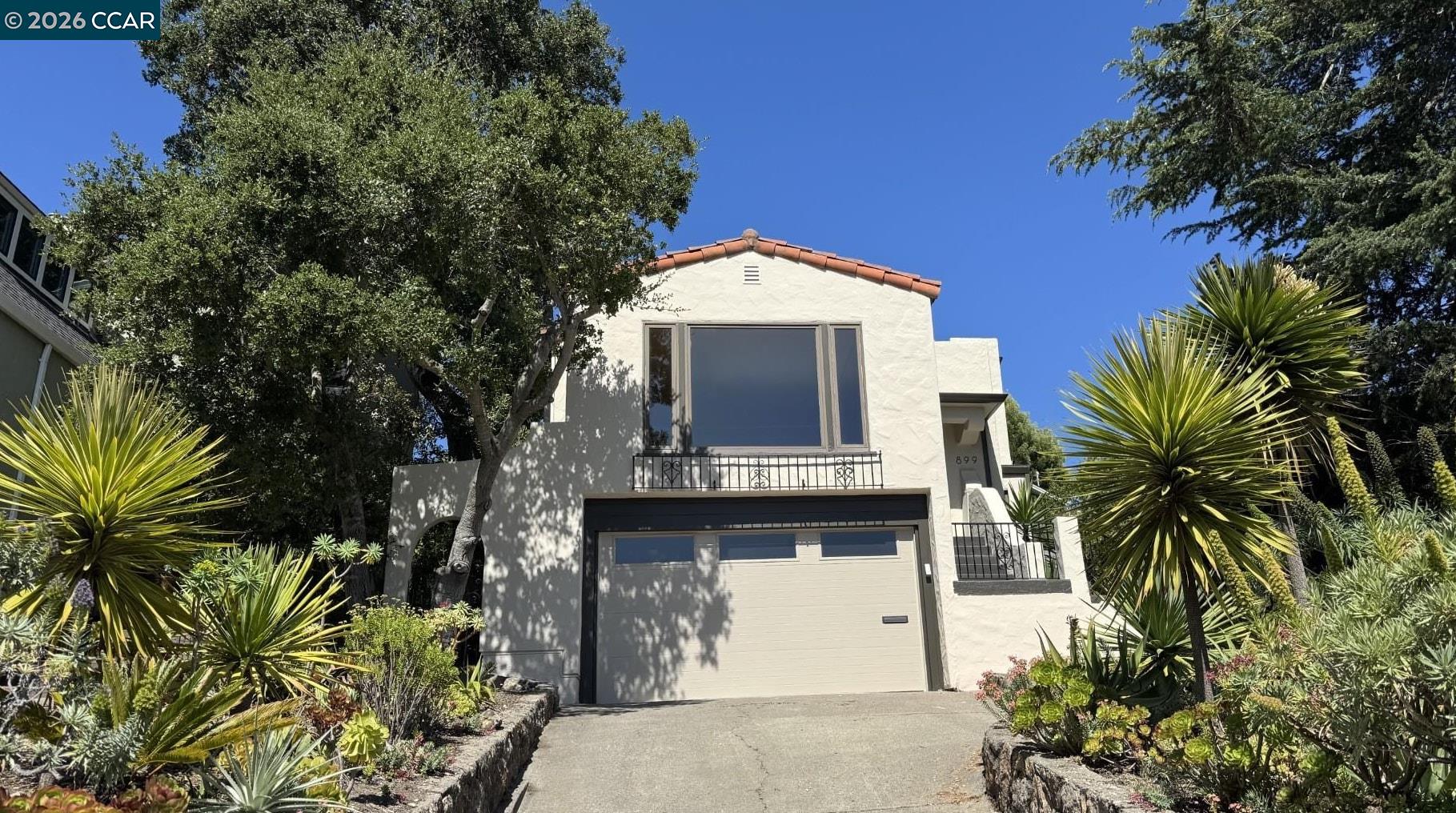 899 Arlington Ave.