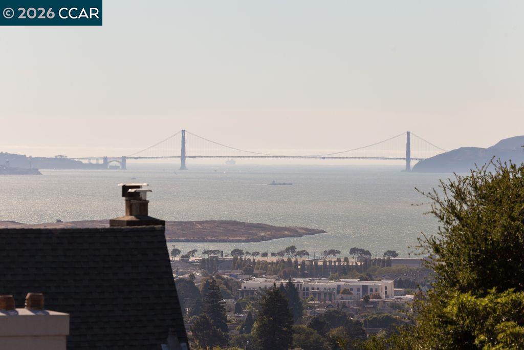 899 Arlington Ave.