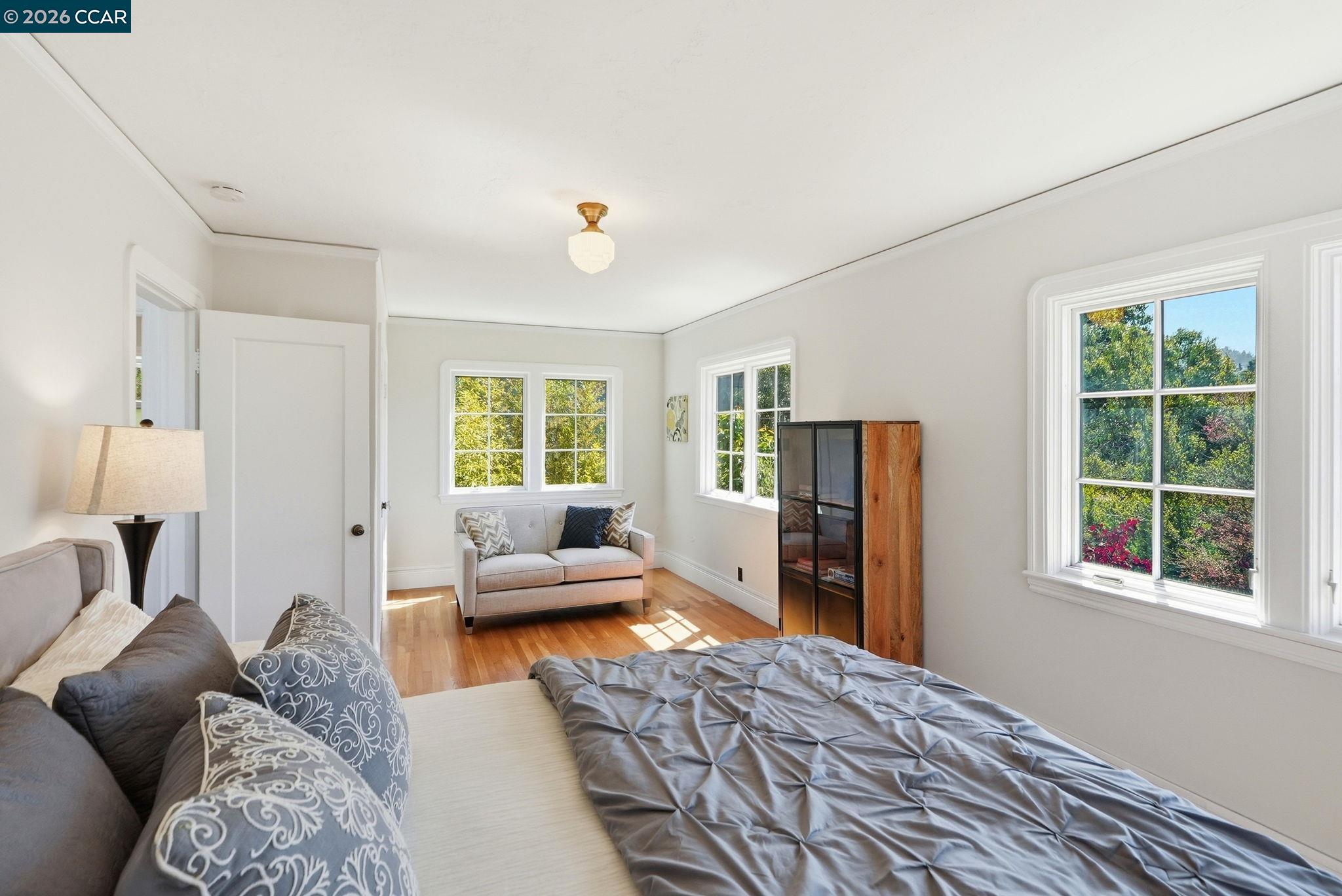 899 Arlington Ave.