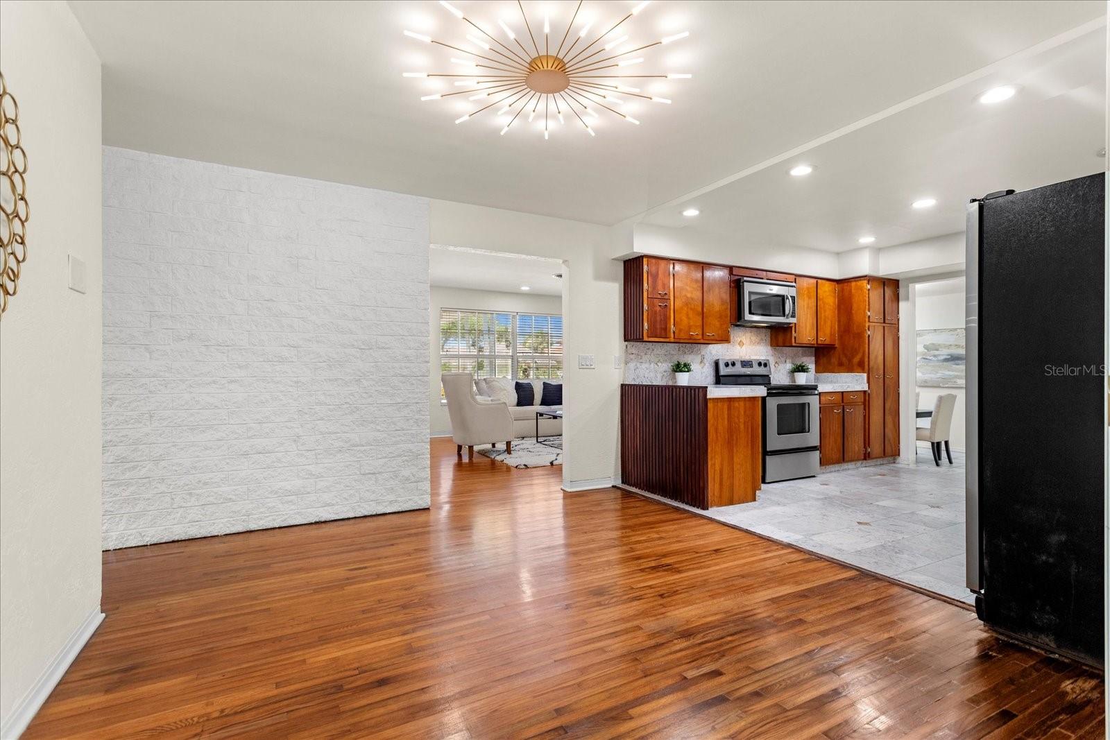 105 JOHN ANDERSON DR