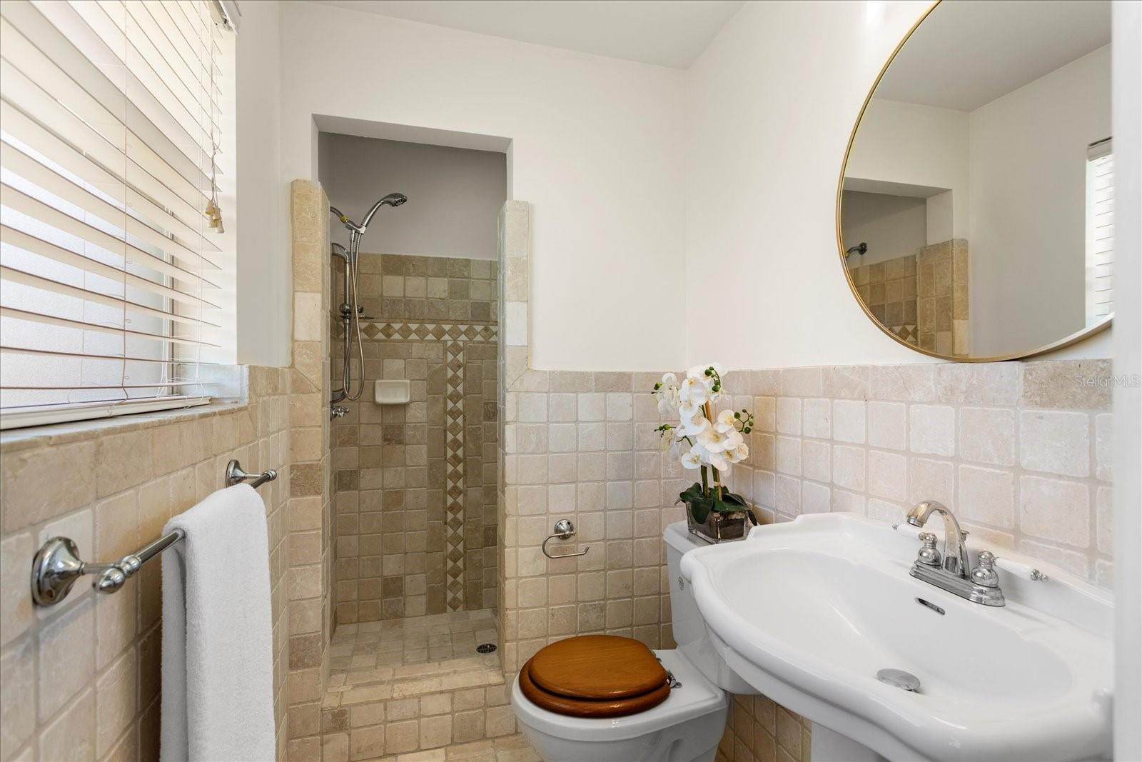 105 JOHN ANDERSON DR