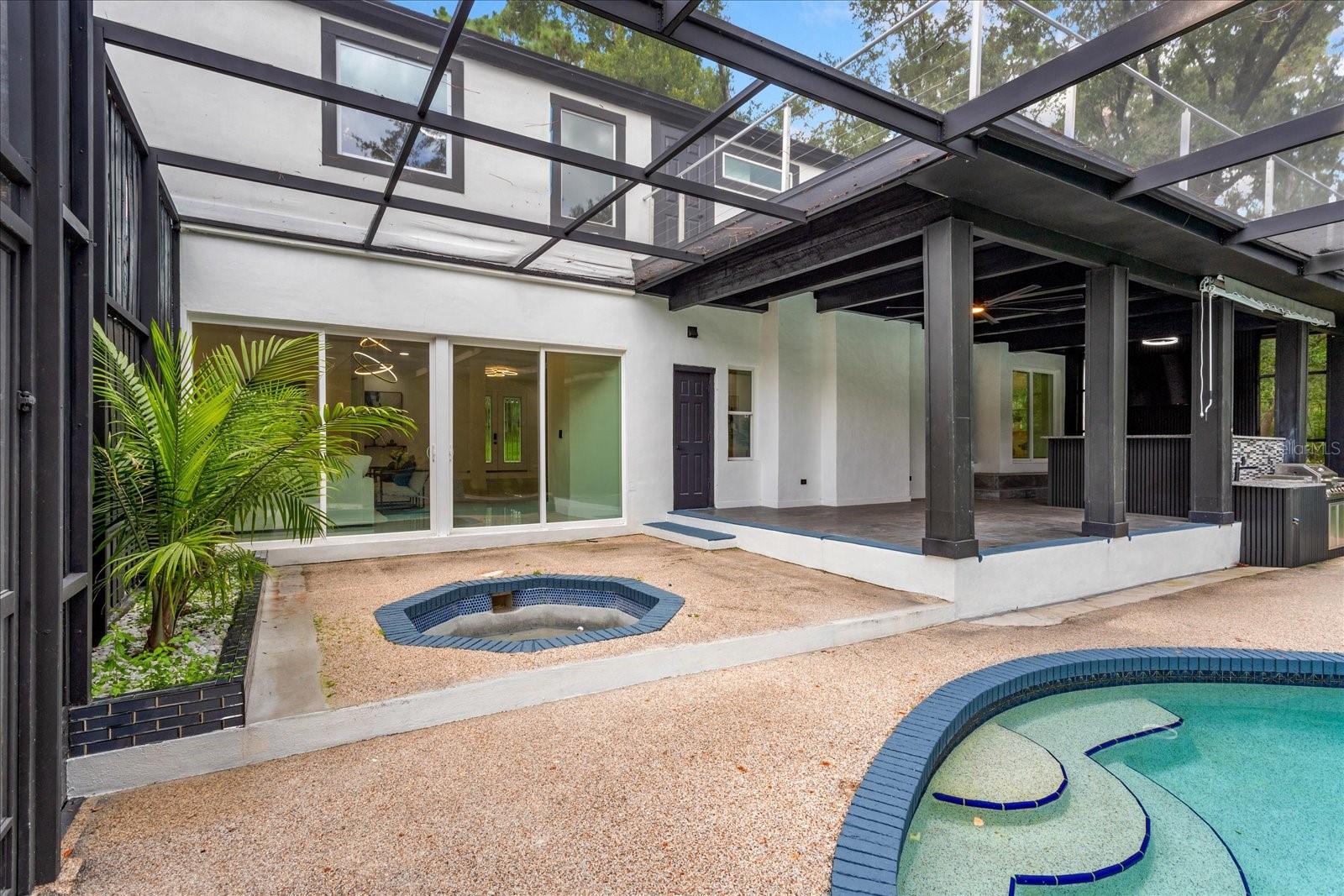 305 SWEETWATER CLUB CIR