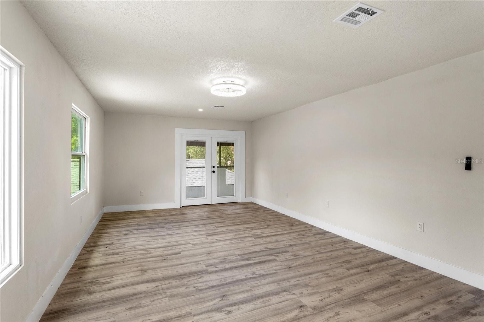 305 SWEETWATER CLUB CIR