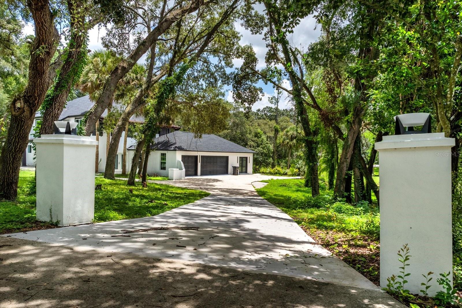 305 SWEETWATER CLUB CIR