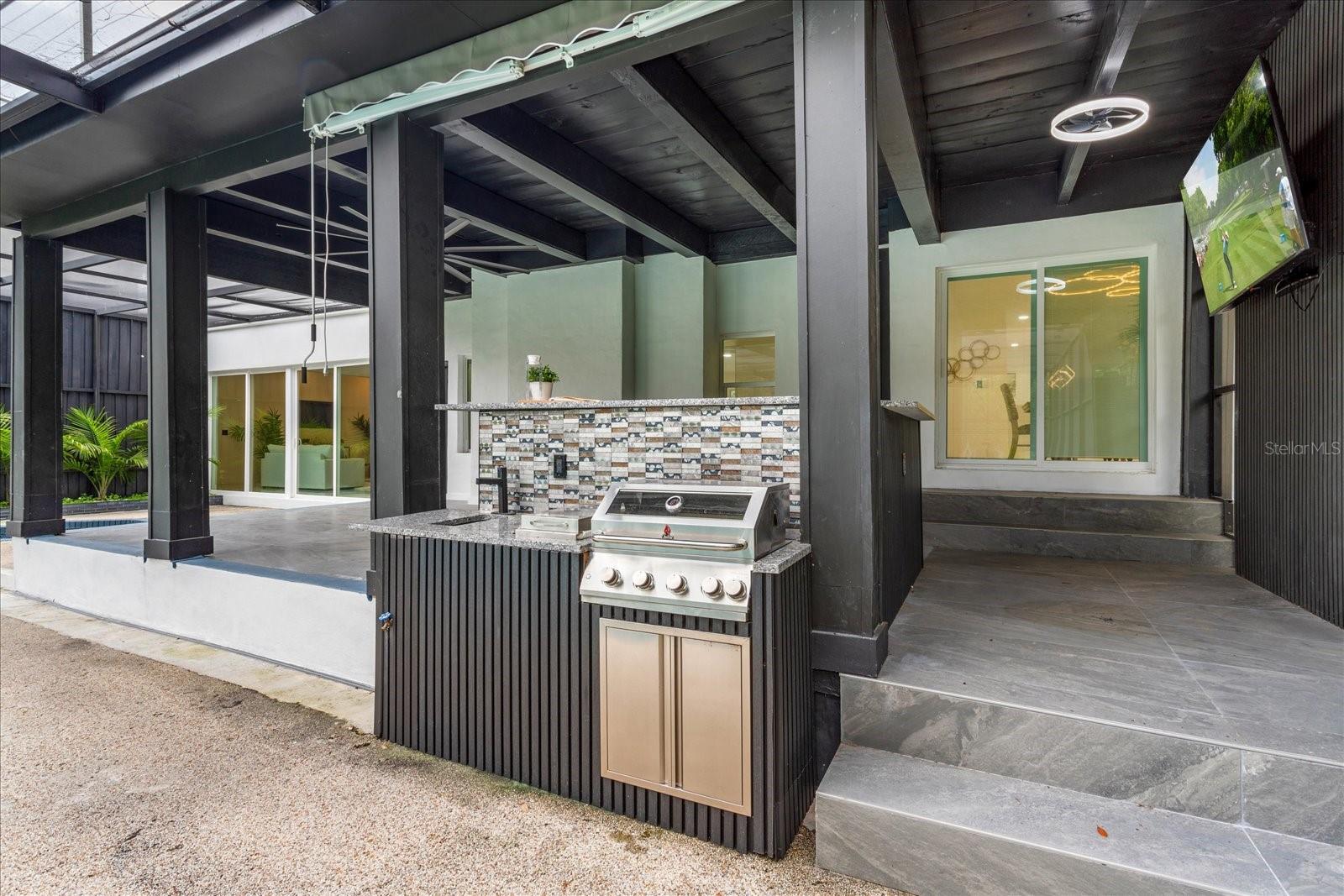 305 SWEETWATER CLUB CIR