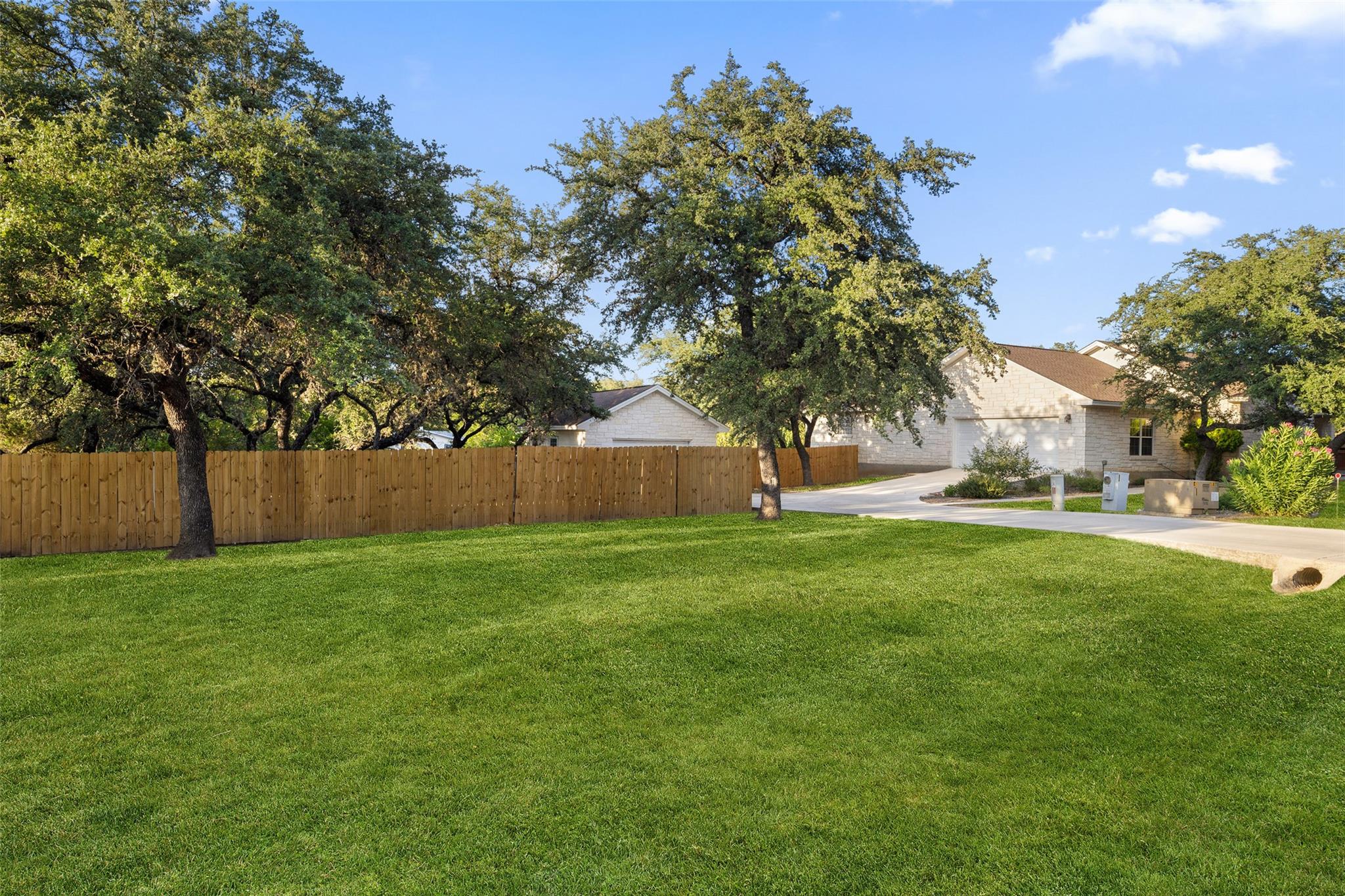 100 Winding Oak DR