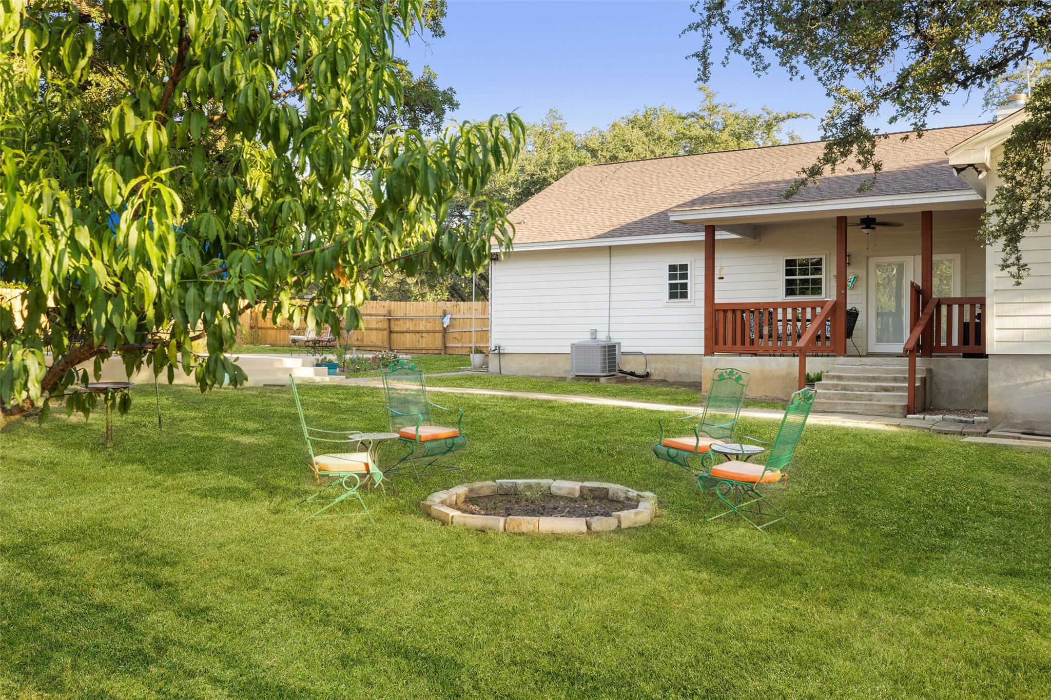 100 Winding Oak DR