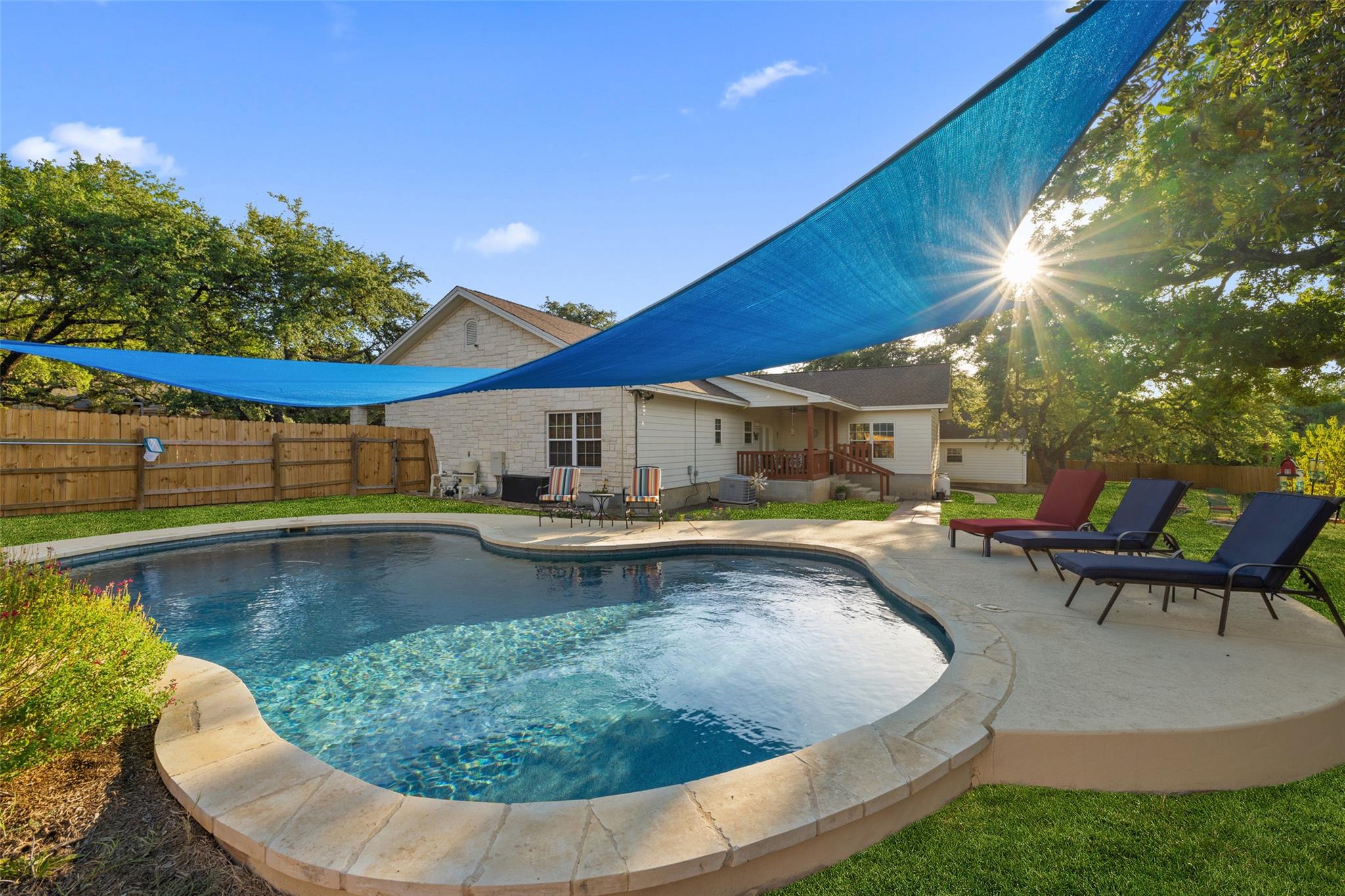 100 Winding Oak DR