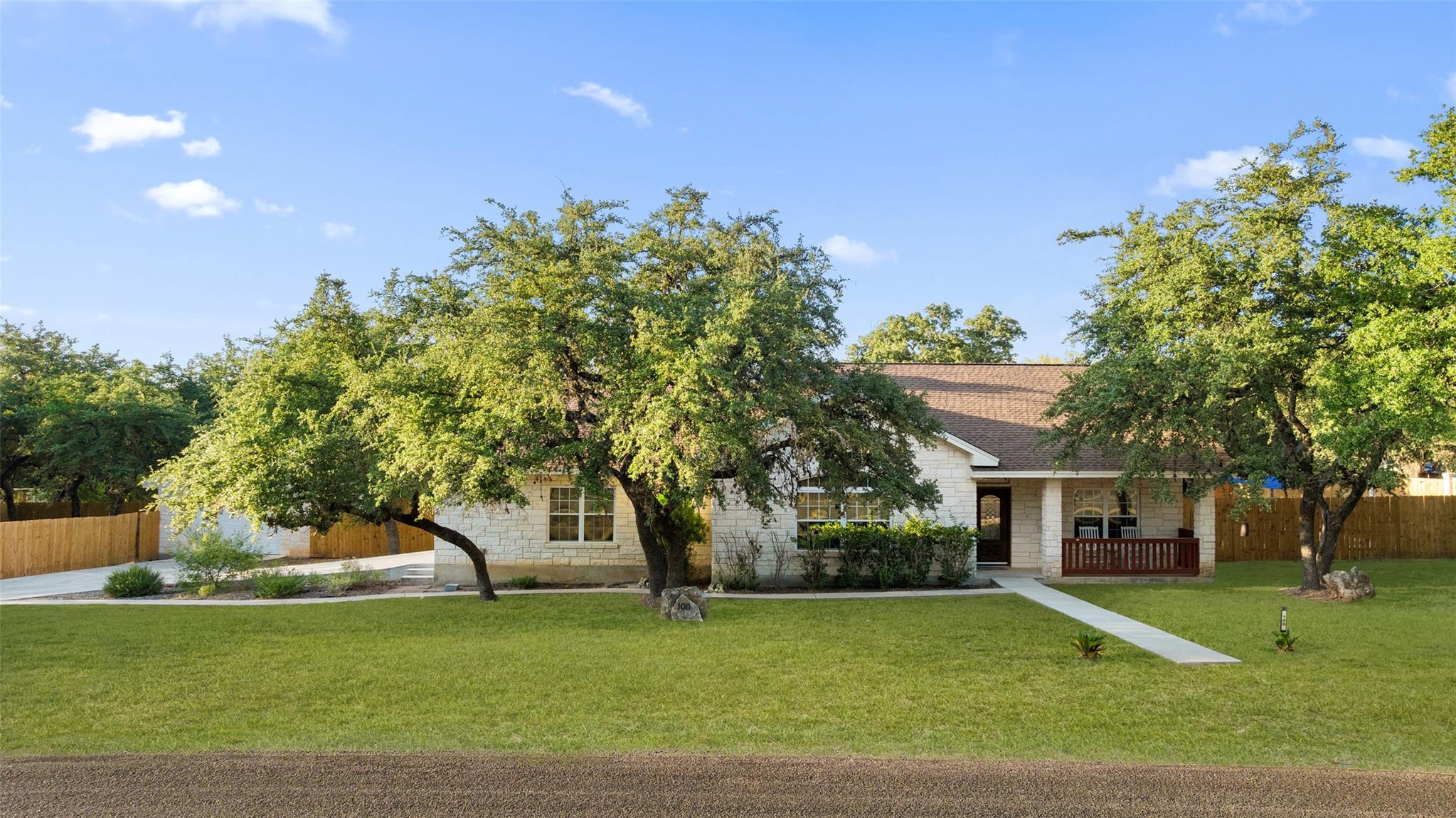 100 Winding Oak DR