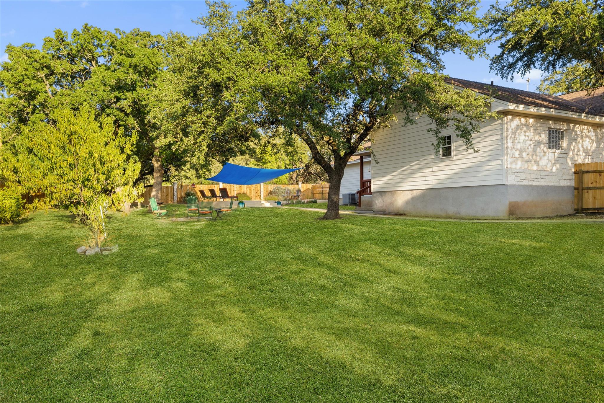 100 Winding Oak DR